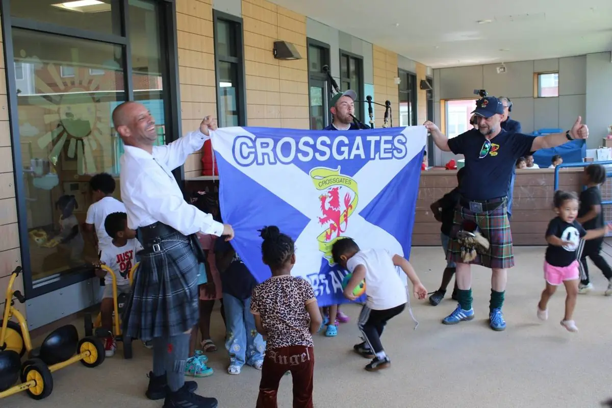 Dunfermline Press – Mossgreen and Crossgates Tartan Army supporters donate to and visit Boston charity Horizons for Homeless Children